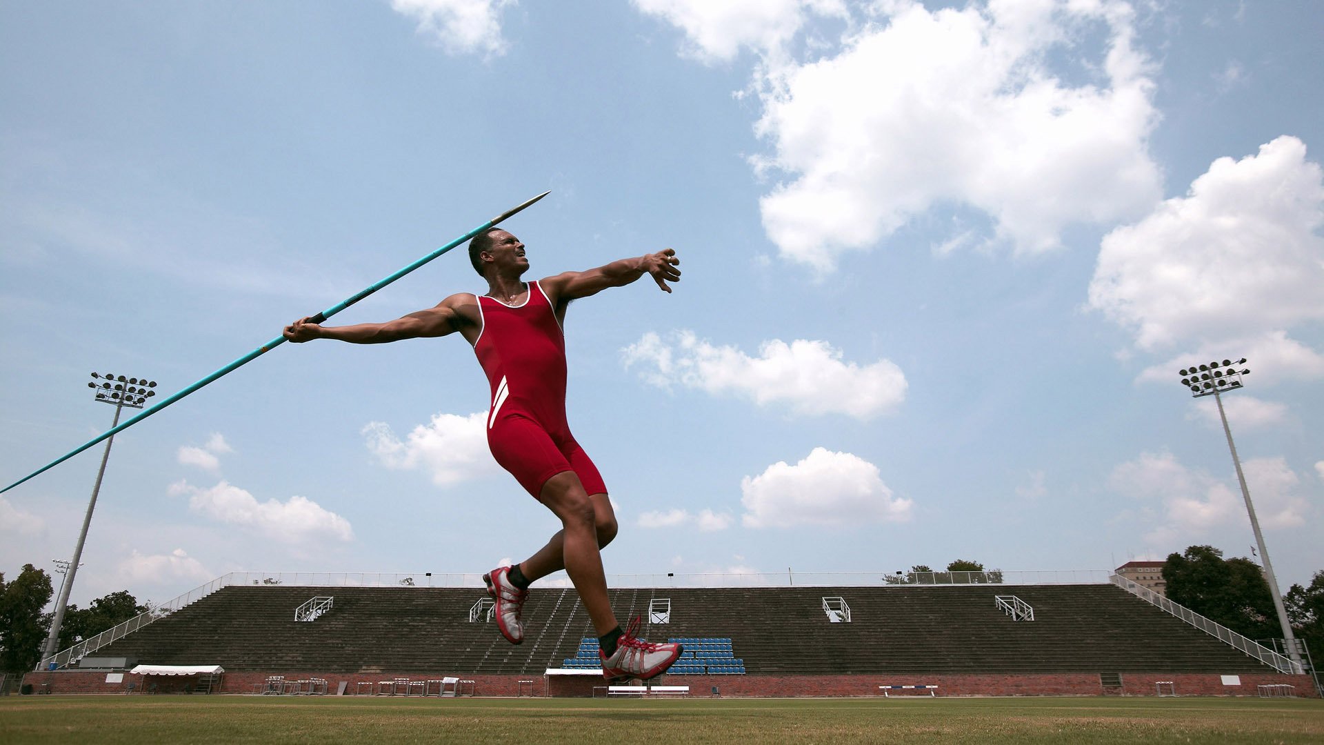 “东桃花岛:缆绳滑水让水上运动焕发新光彩”